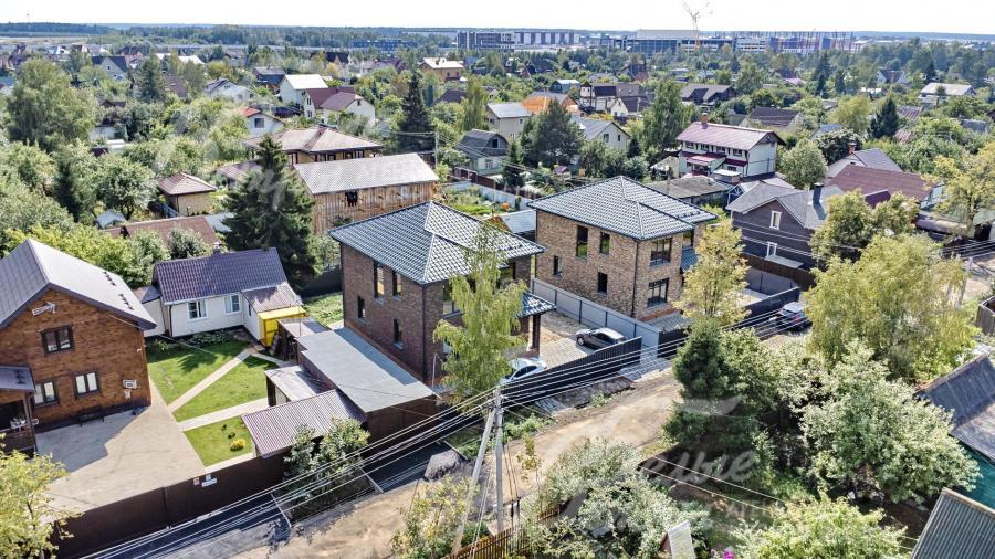 Обжитой поселок Искра на Киевском шоссе