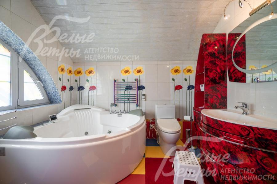 Санузел с джакузи в мастер-спальне