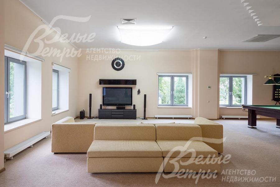 Просторное лобби в клубном доме