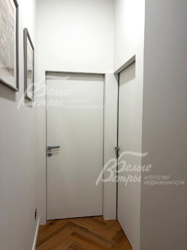 Холл 2-го этажа, высота потолка 3.1 м