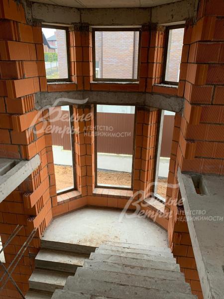 Эркерное окно на лестнице