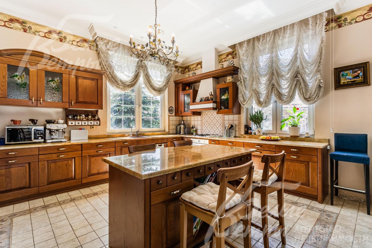 Оборудованная кухня с островом