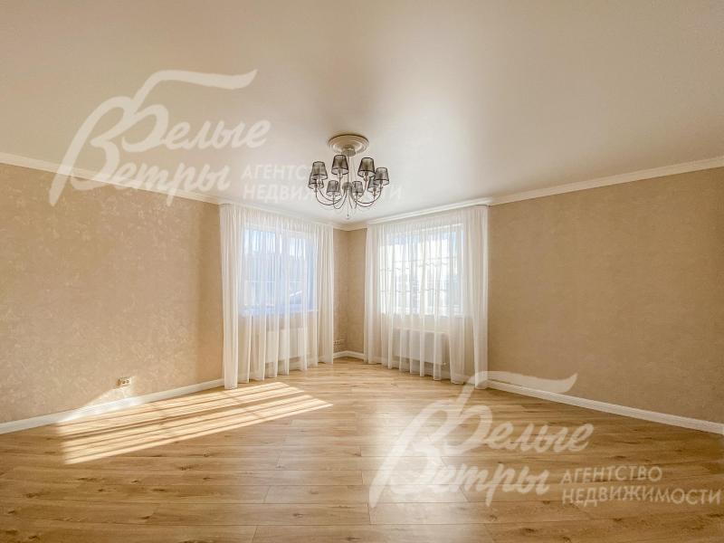 На полу дорогой ламинат