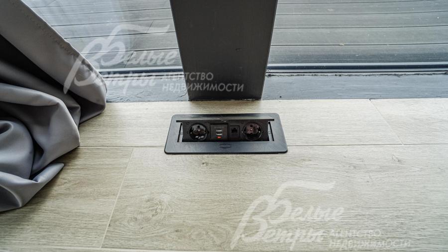 В доме высокоскоростной интернет, телефония, кабельное телевидение.