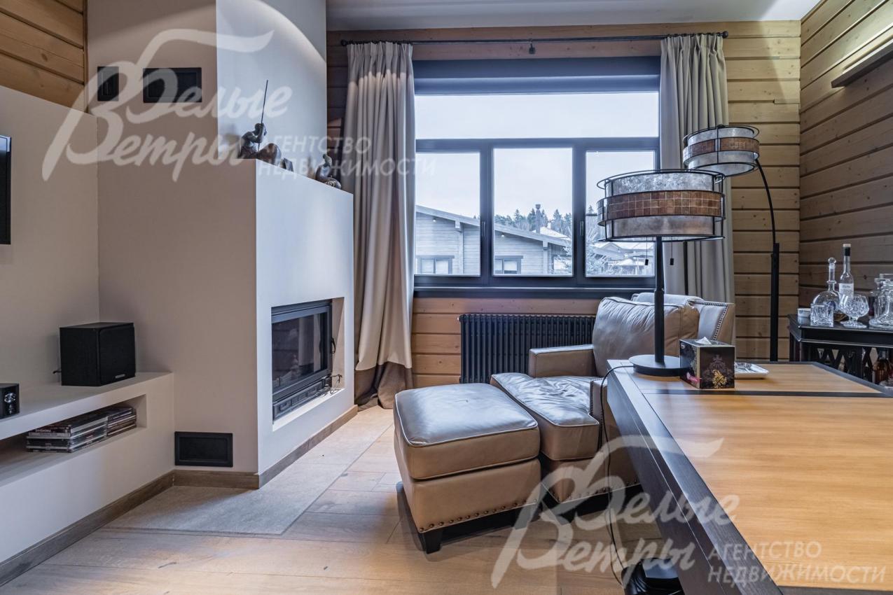 Кабинет с камином