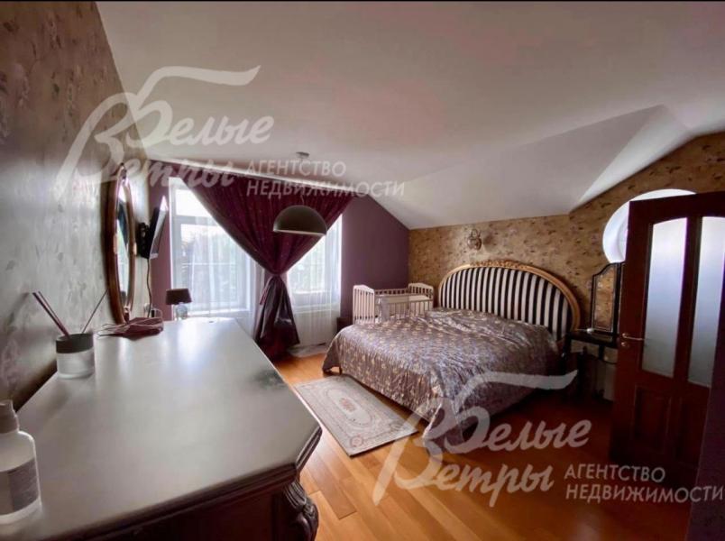 Спальня с шикарной мебелью