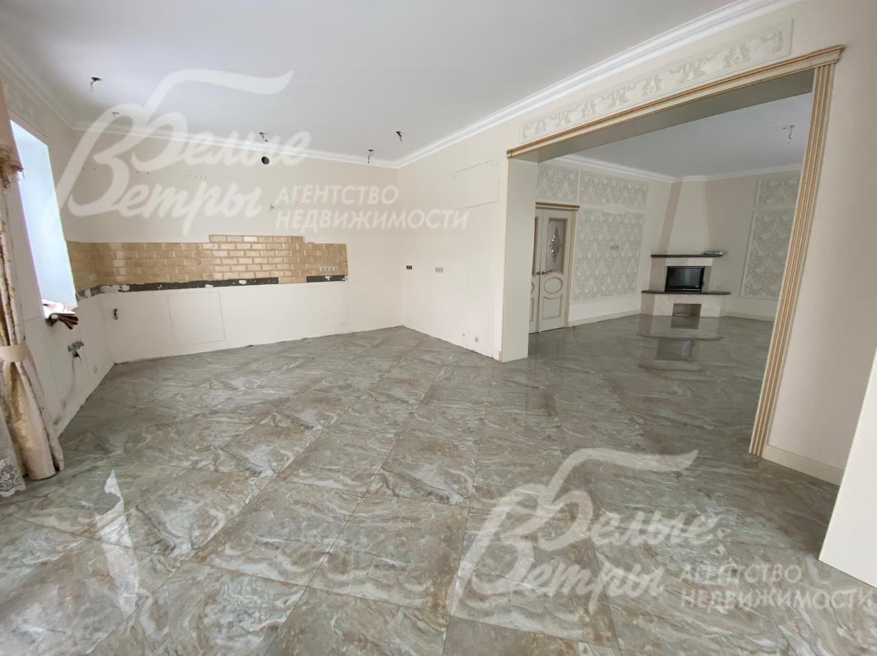 Кухня-столовая на первом этаже 