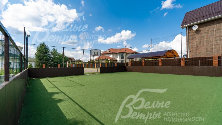 Спортивная площадка в поселке