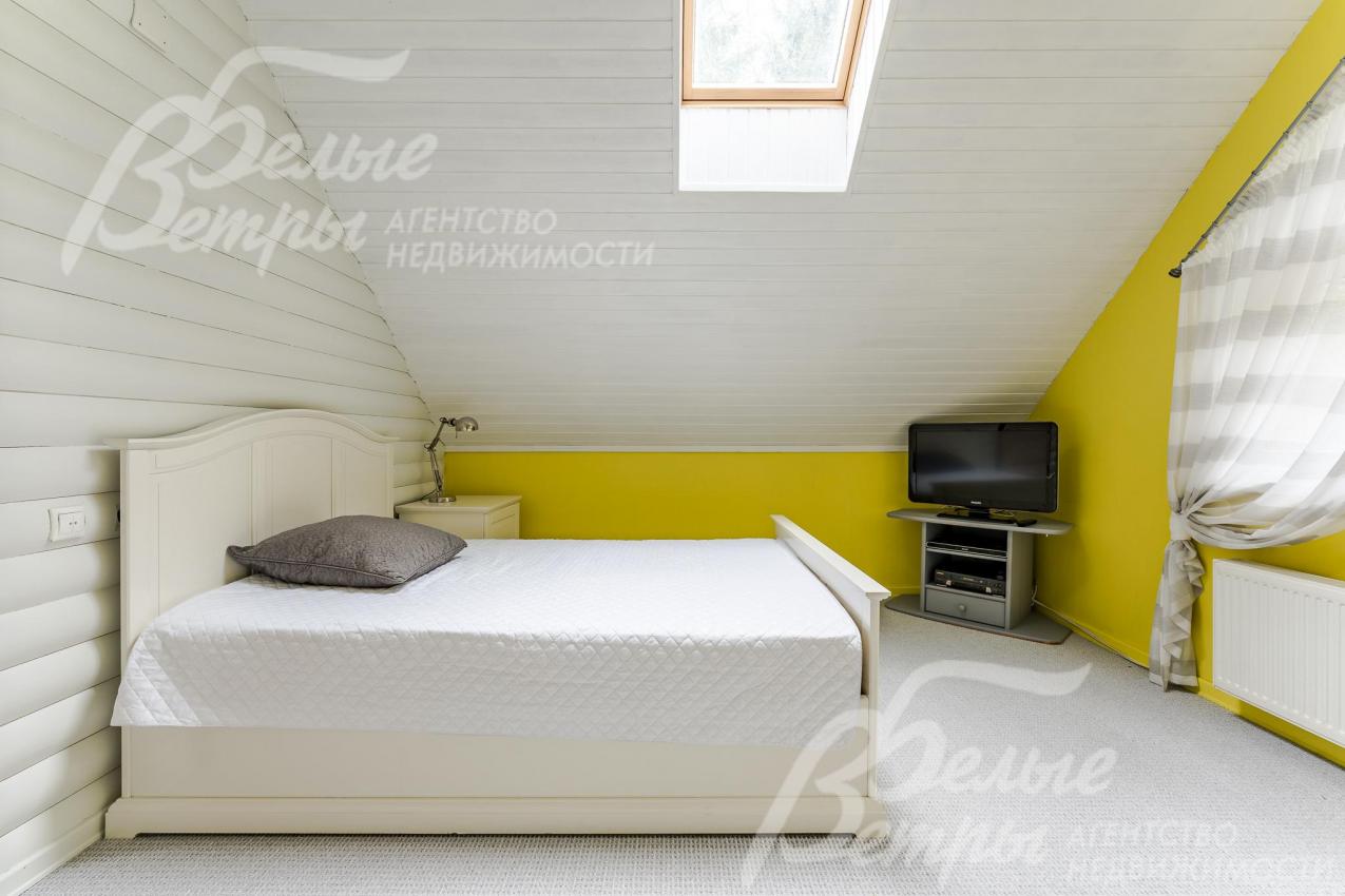 Светлая спальня 15 кв.м на втором этаже