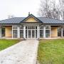 Пространство позволяет комфортно проводить время на открытом воздухе и принимать гостей.