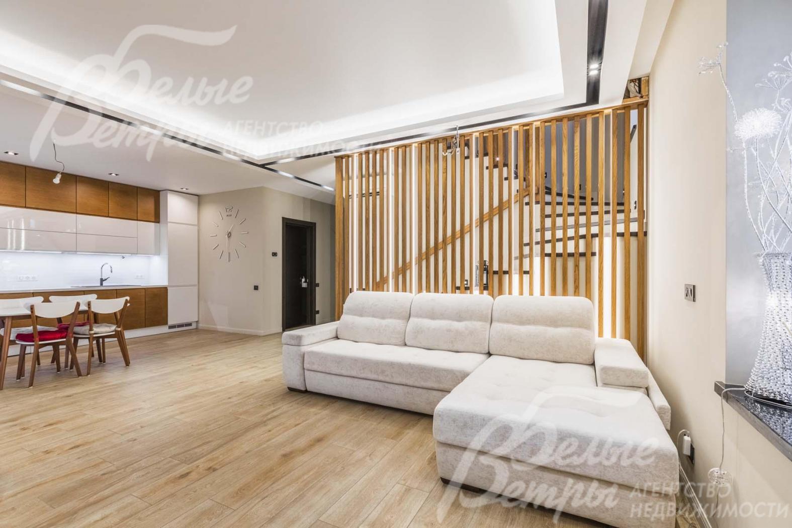 Большой угловой диван