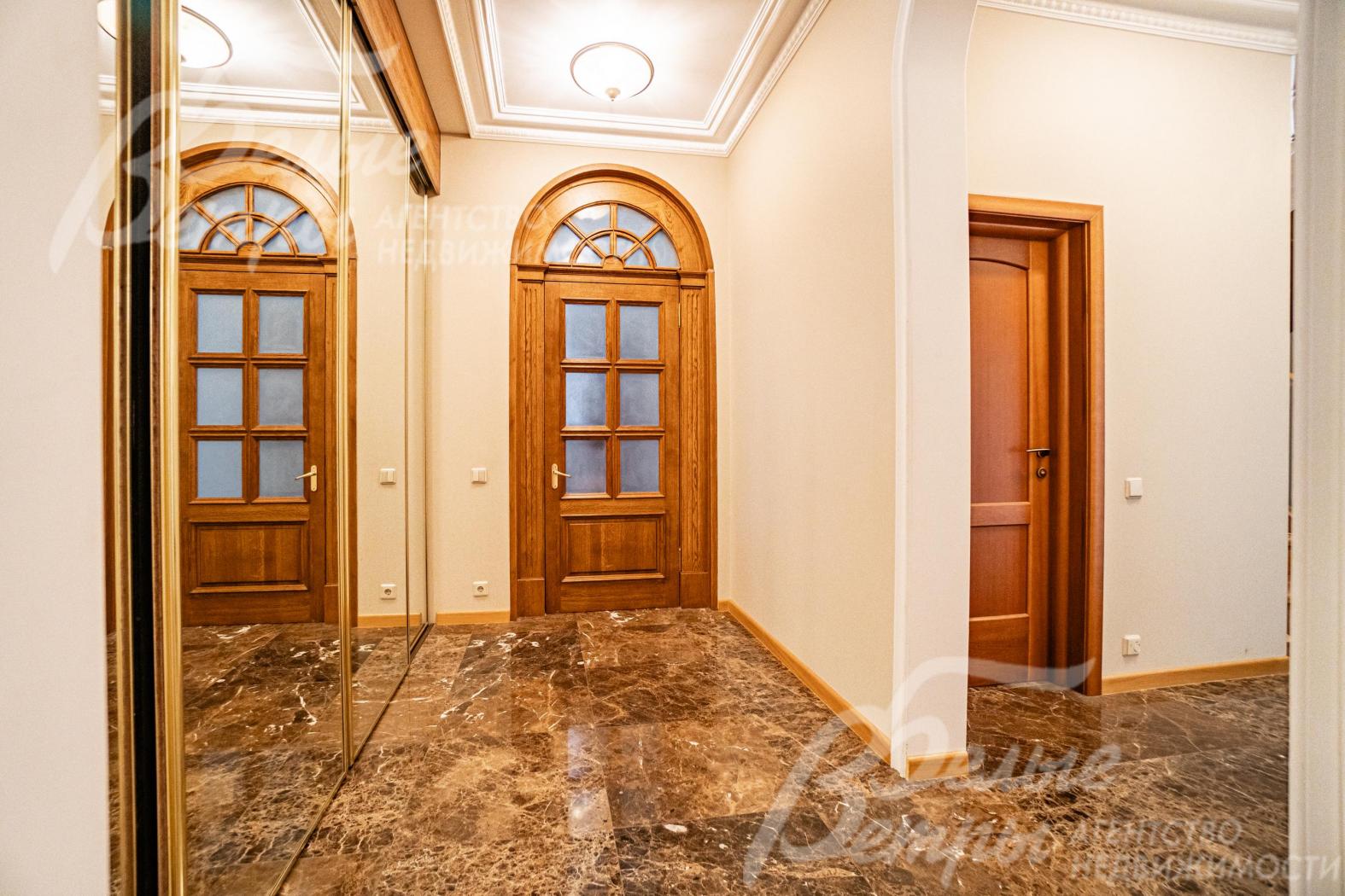 Двери из массива дуба