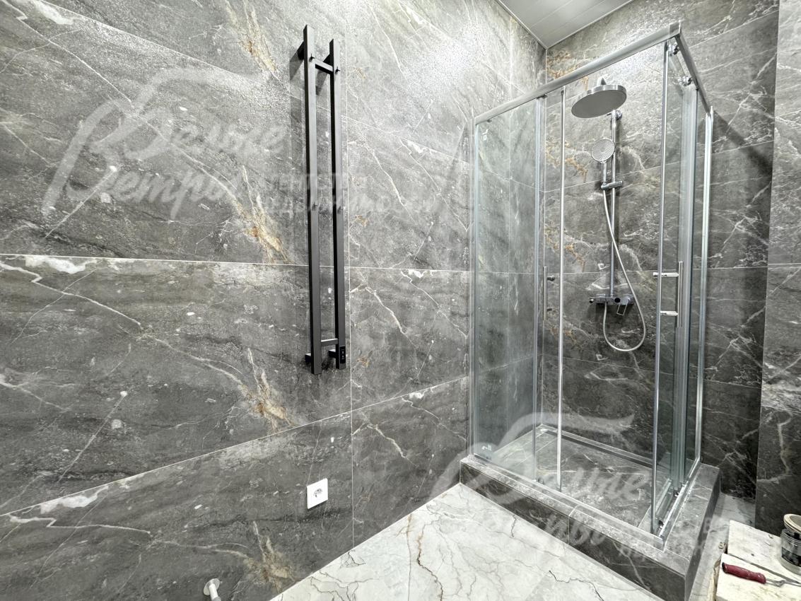 В мокрых помещениях предусмотрена принудительная вентиляция