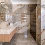 Во всех санузлах - сантехника известных брендов, соответствующая концепции ар-деко