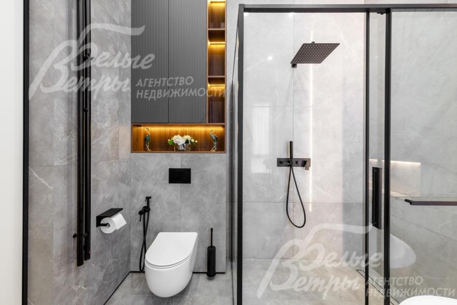 Сантехника производства Италии с мебелью по индивидуальному проекту 