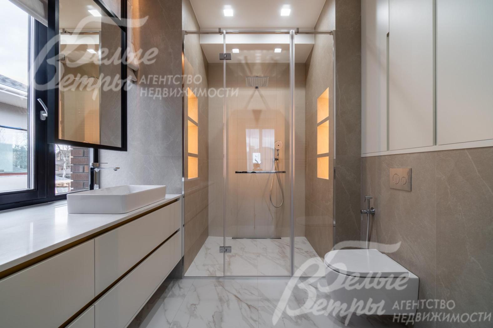 Санузел с душевой при спальне-3