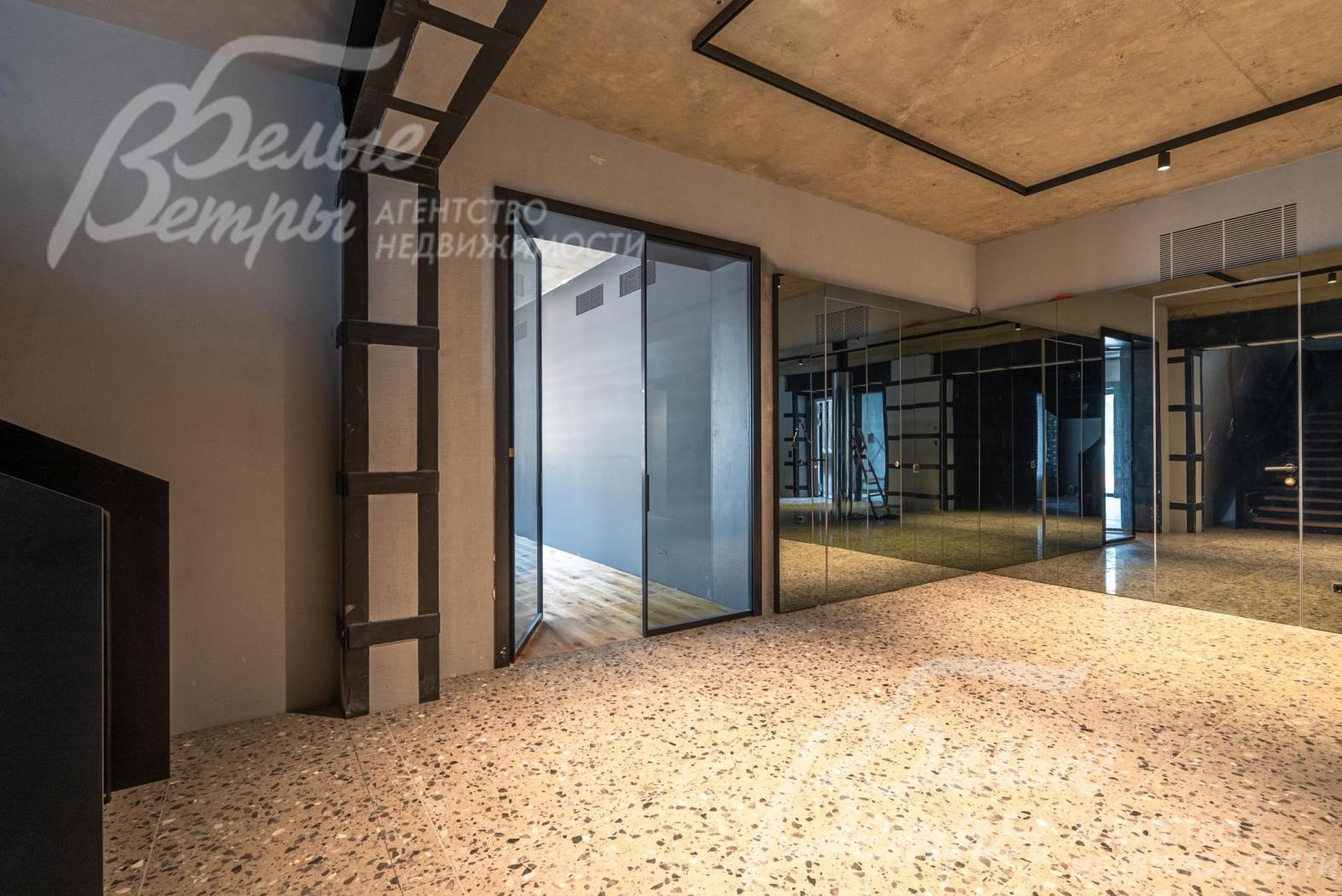 Цокольный этаж холл