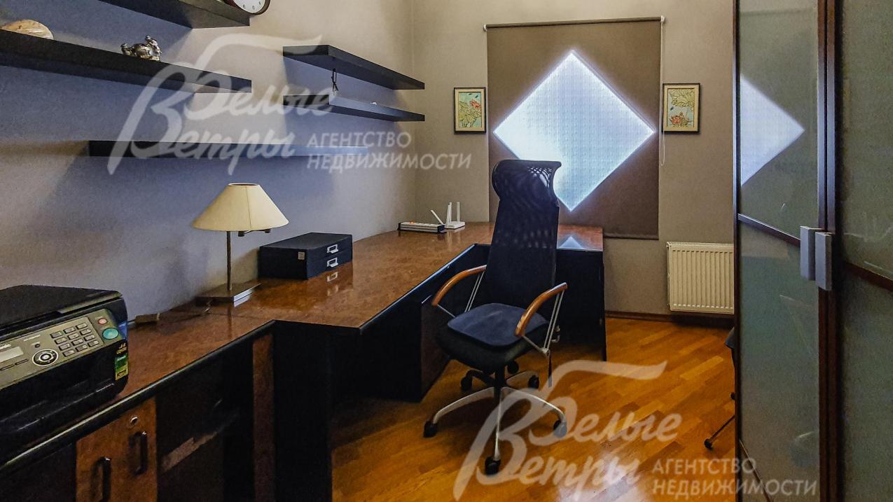 Кабинет с ромбовидным окном