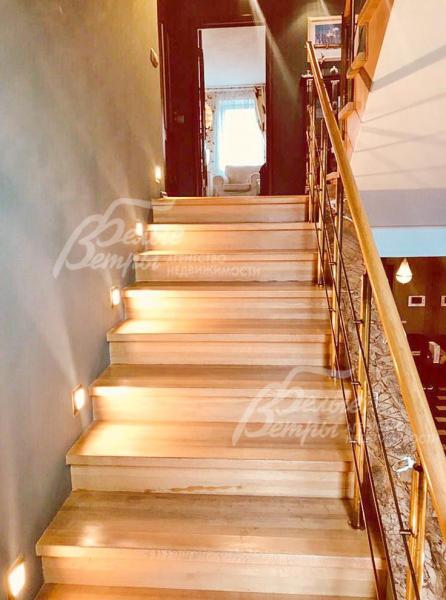 Лестничный марш с подсветкой