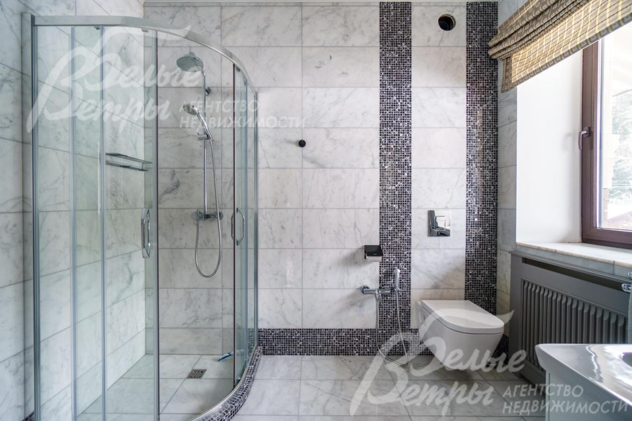 Санузел с душевой при детской спальне