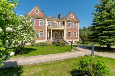 Дом, 1700 кв.м