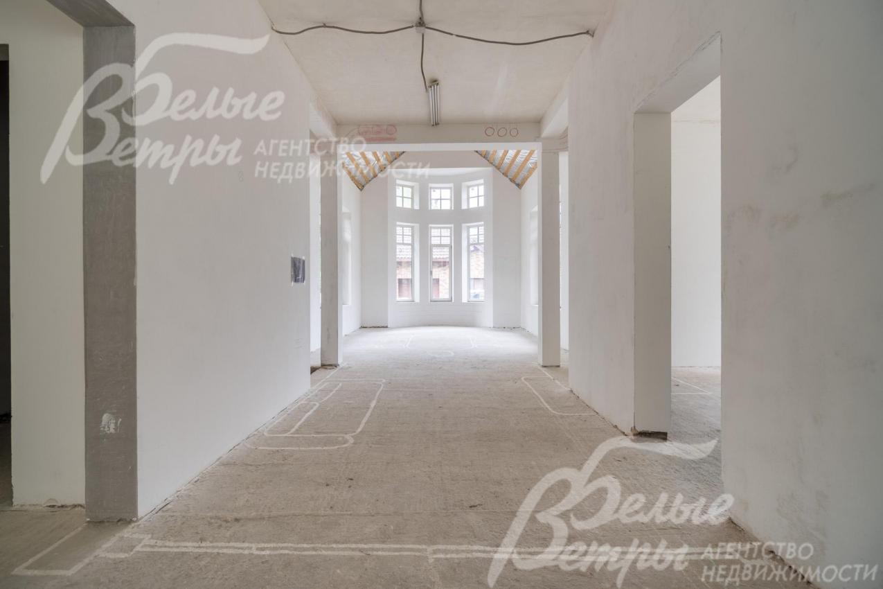 На первом этаже 4 эркера с остеклением всех проёмов