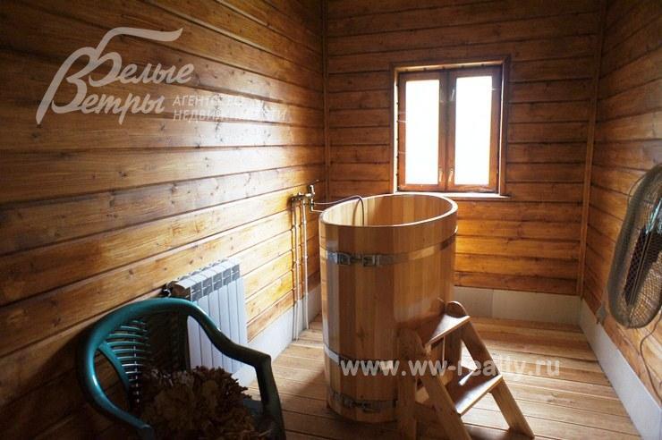 Предбанник с бочкой-купелью