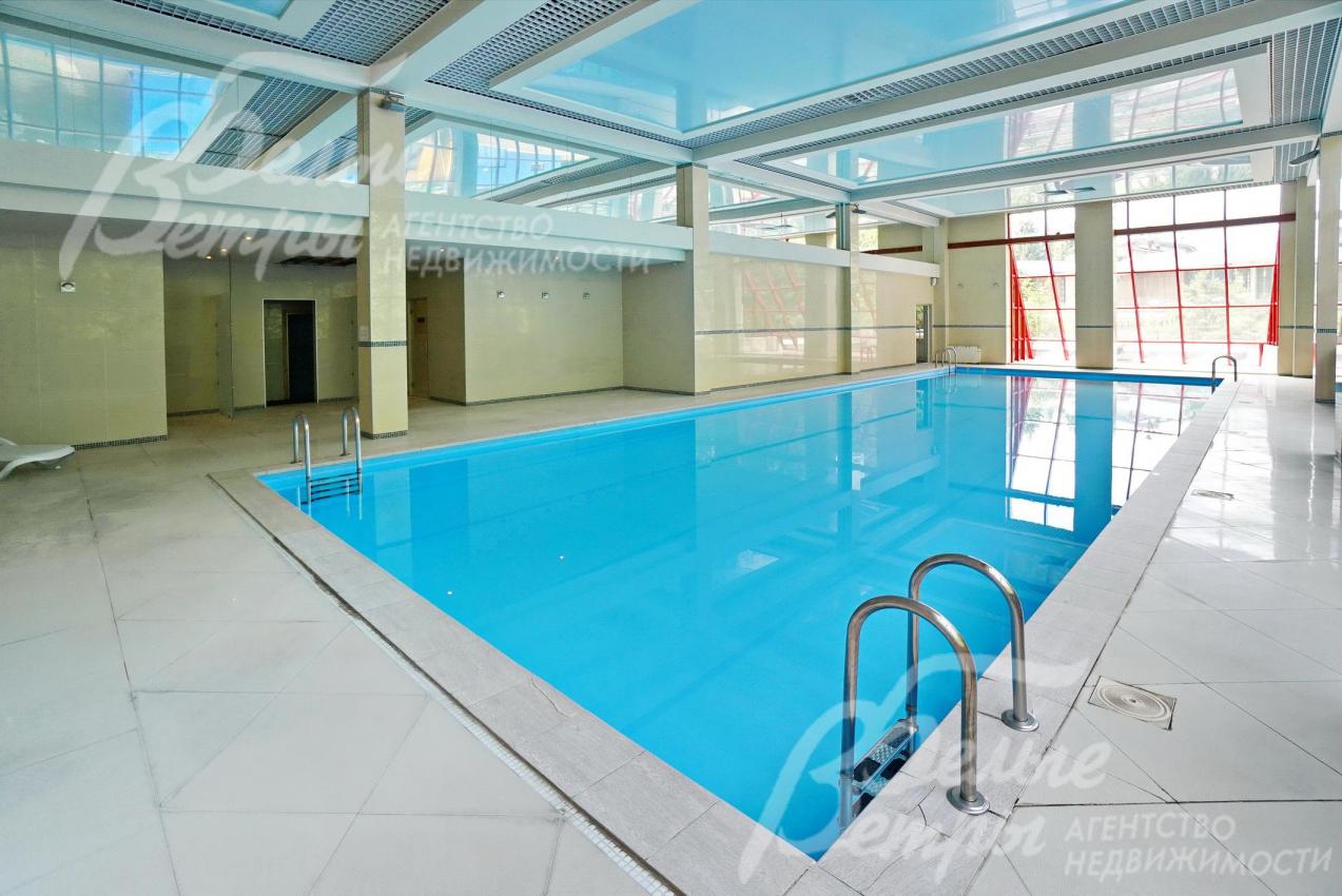 Бассейн в фитнес центре
