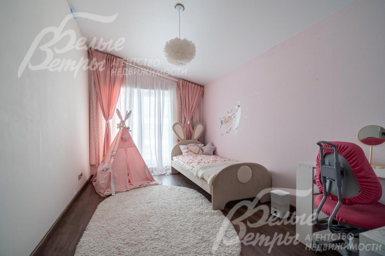 Одна из спален на втором этаже, оборудованная под детскую