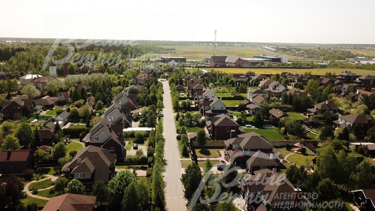 Вид на улицы поселка Ильичевка